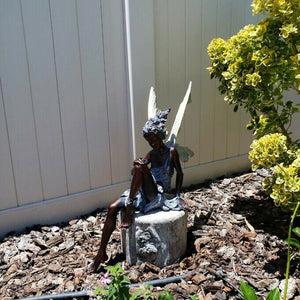 Kalsten | Statue of sitting fairy in the garden