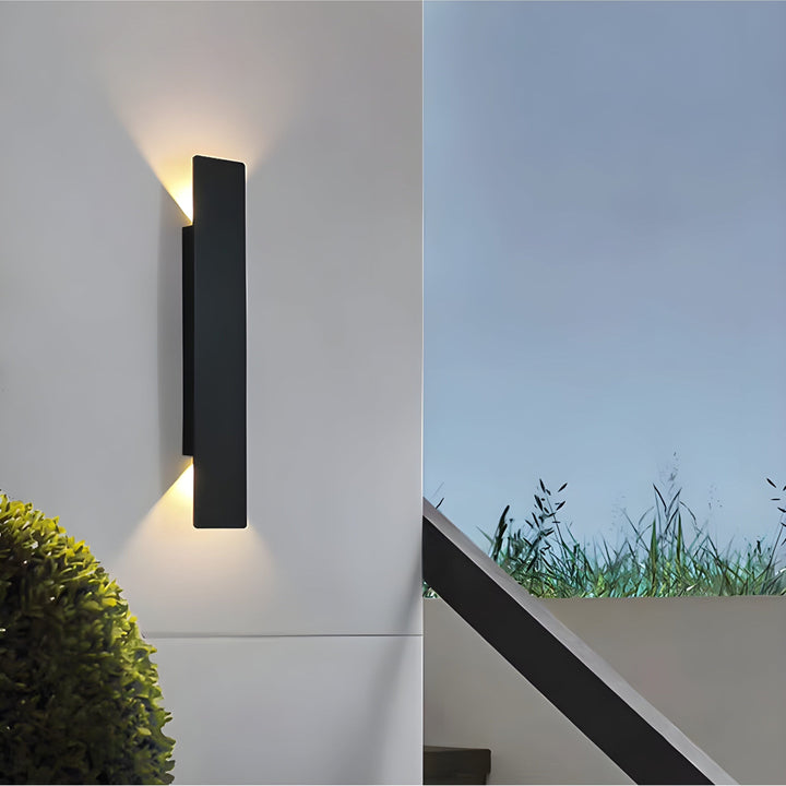 Light - Modern weatherproof LED wall lamp made of aluminum for outdoor use | Kalsten