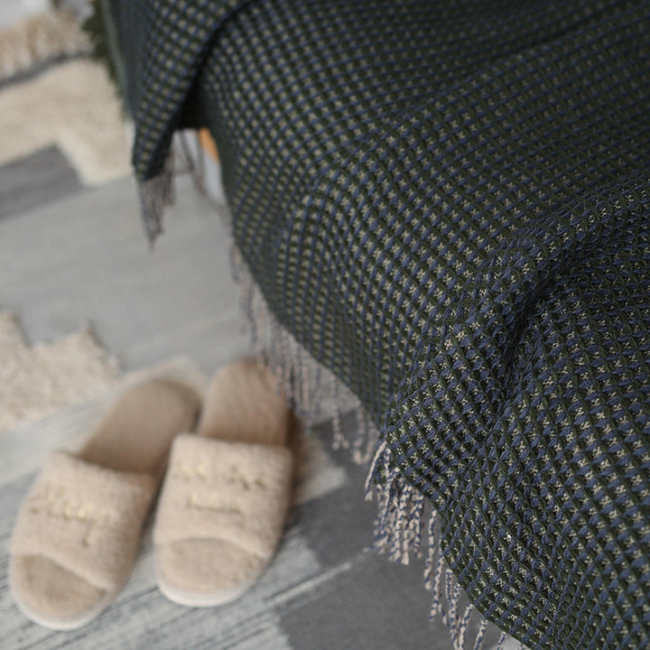 Coarsely woven throw blanket with herringbone jacquard and long fringes