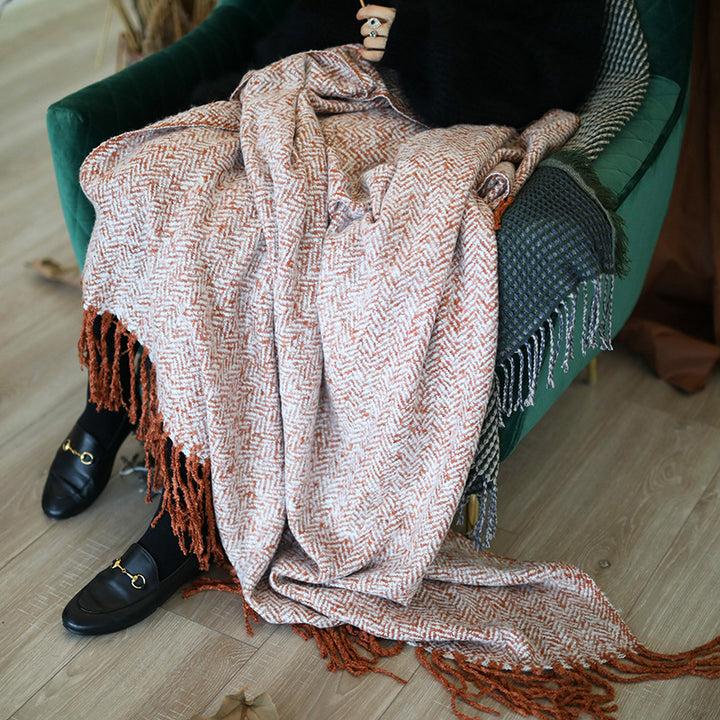 Coarsely woven throw blanket with herringbone jacquard and long fringes