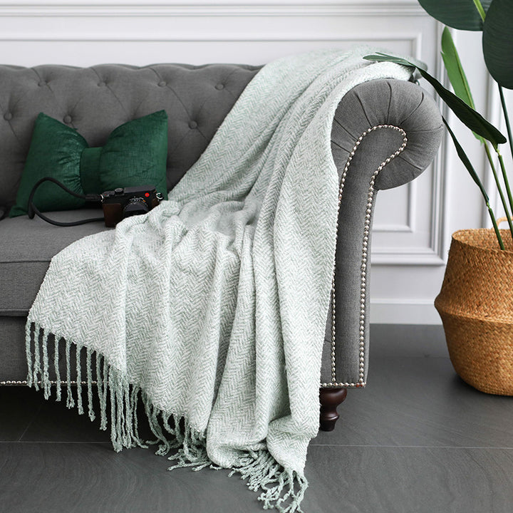 Coarsely woven throw blanket with herringbone jacquard and long fringes