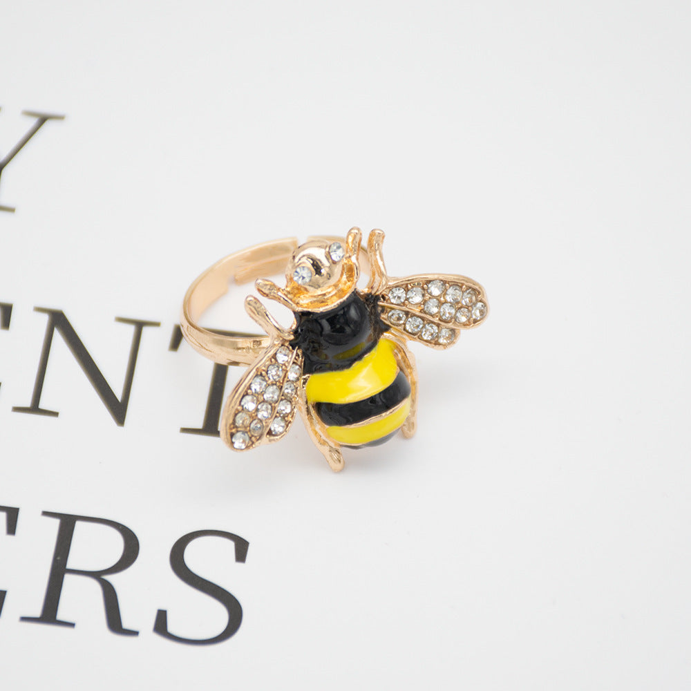 Decorative Bee-Inspired Statet Ring Kalsten