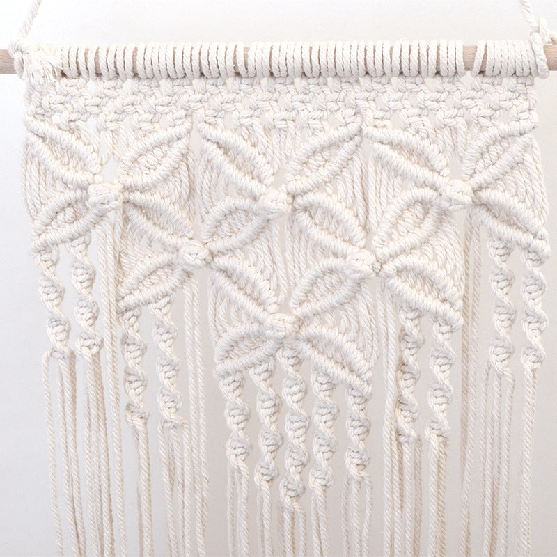 Macramé Wall Decor with Elaborate Decorations Kalsten