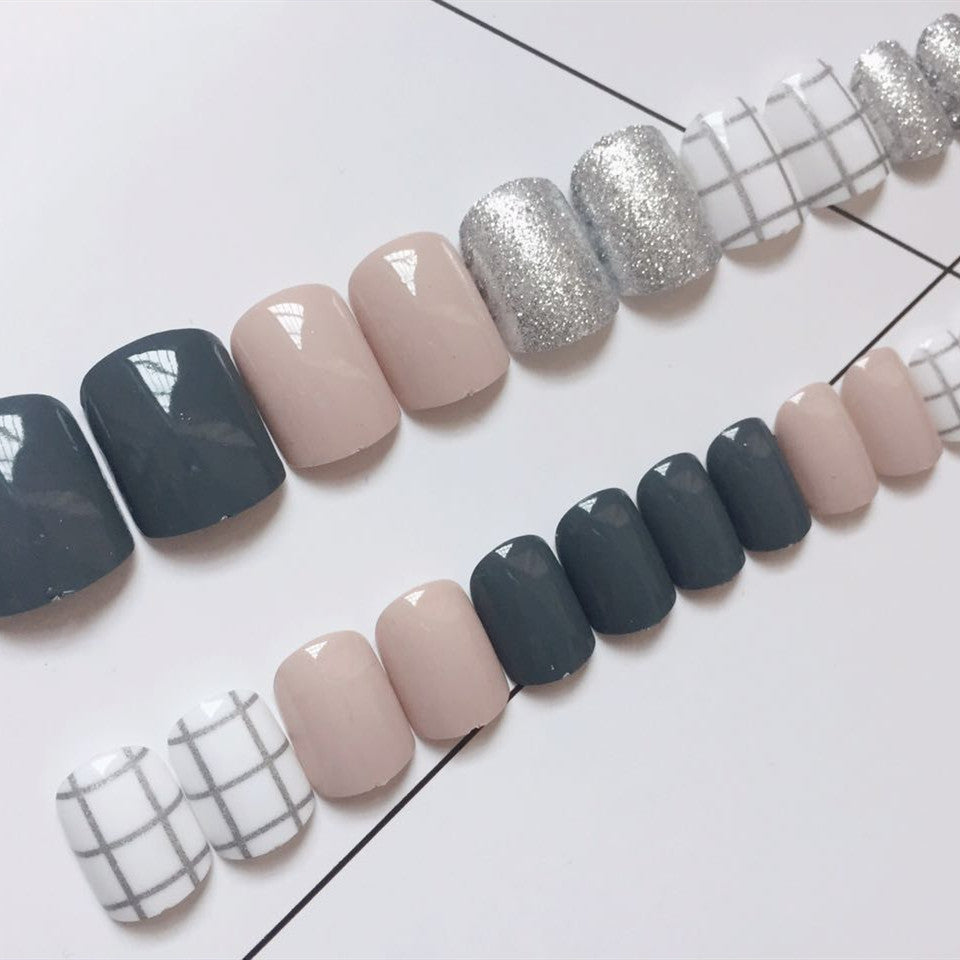 Nail art design with glamorous accents Kalsten