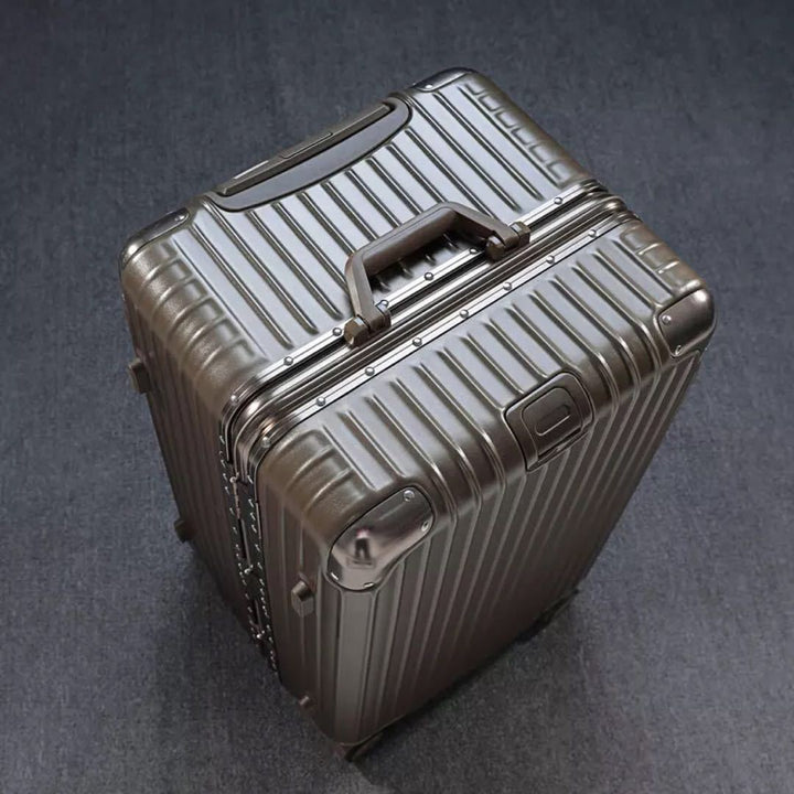 Durable Hard-Shell Travel Suitcase Kalsten
