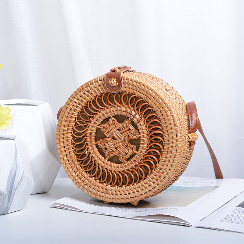 Elegant round handbag made of woven rattan Kalsten
