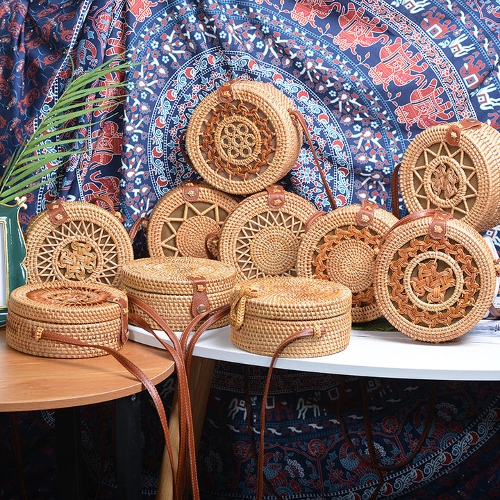 Elegant round handbag made of woven rattan Kalsten