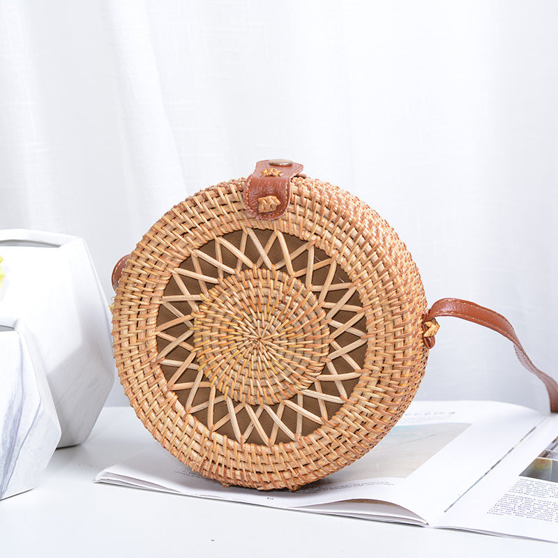 Elegant round handbag made of woven rattan Kalsten
