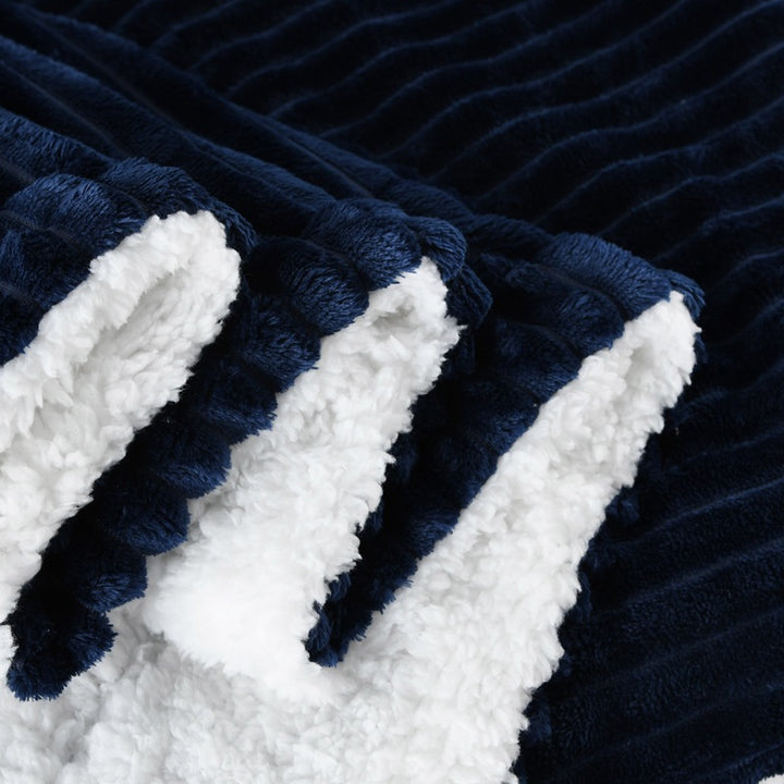 Women's ultra-soft plush blanket with contrasting reversible design Kalsten