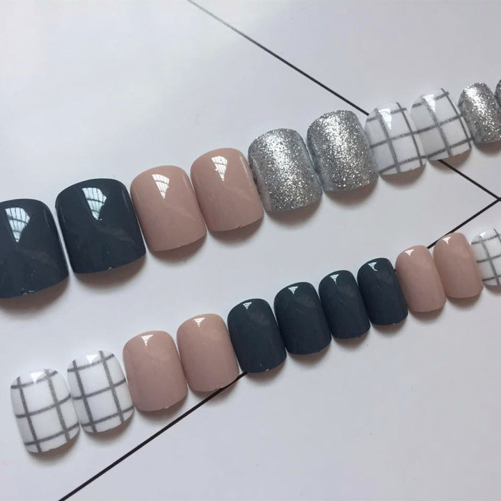Nail art design with glamorous accents Kalsten