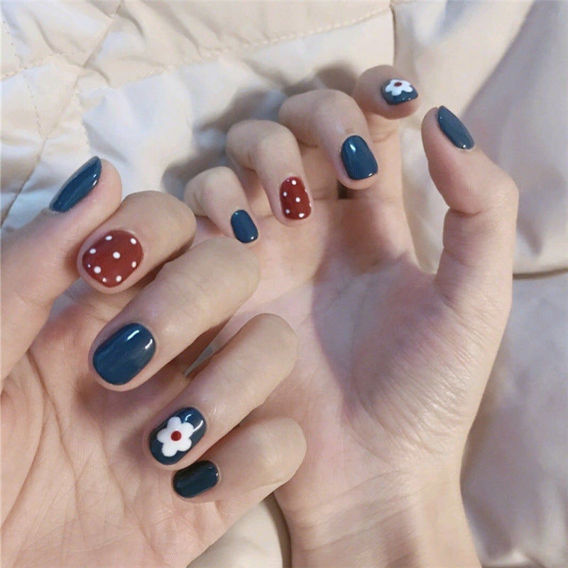 Artistic Flower-Embellished Press-On Nail Kit