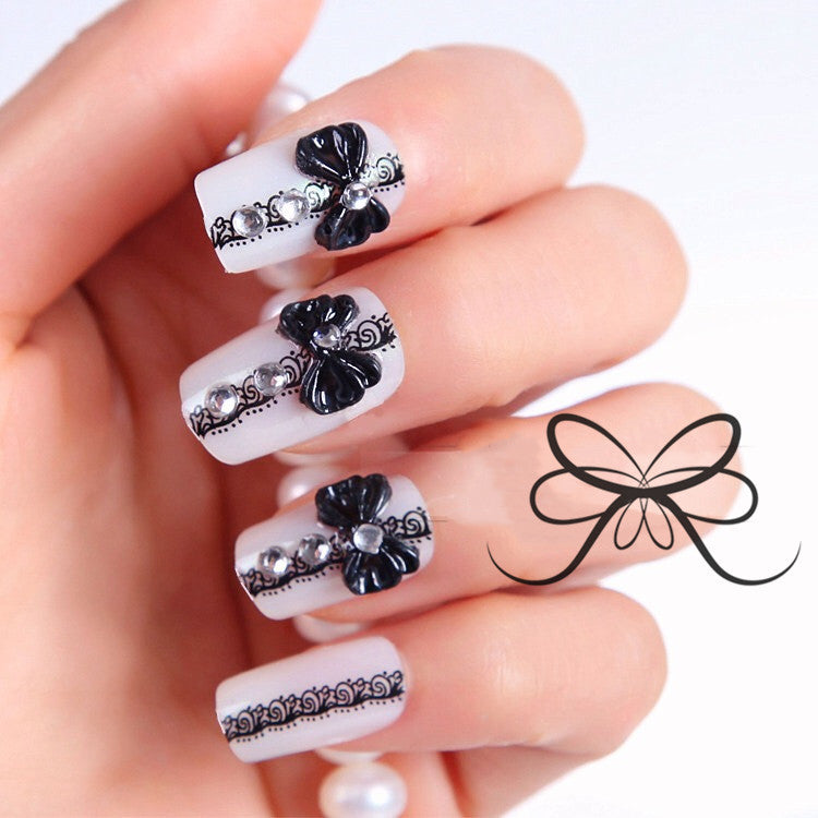 Elegant Floral Press-On Nail Set