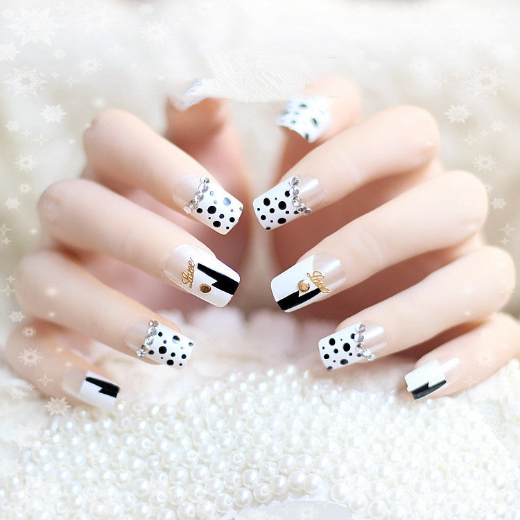 Artistic Press-On Nail Set with Polka Dot and Metallic Accents