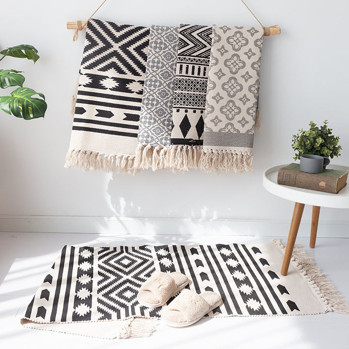 Flat-woven cotton runner with Mediterranean tile jacquard and decorative fringes Kalsten