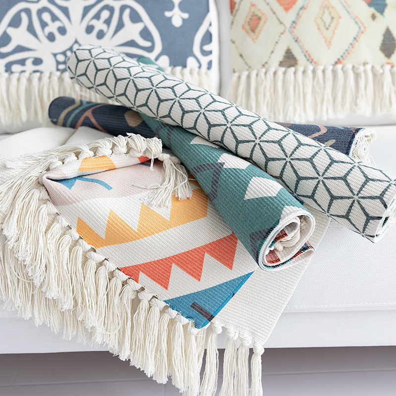 Flat-woven cotton runner with Boho-ethno pattern and fringed edge