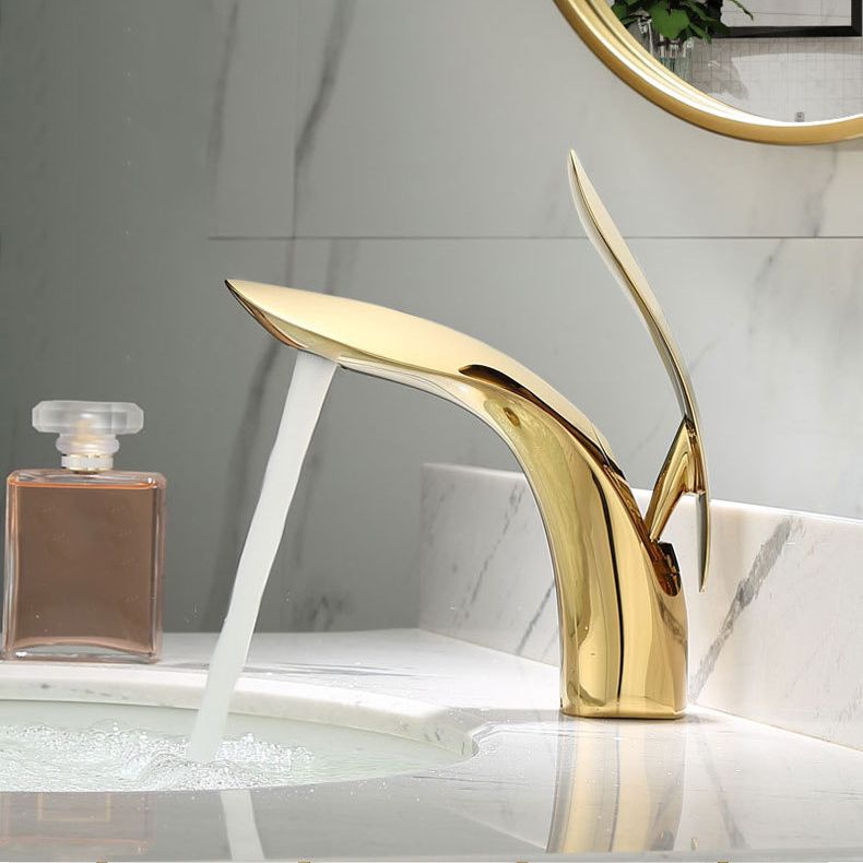 Kalsten | Brass 1-Hole Basin Faucet Lever Handle Sink Faucet Round Modern Faucet for Bathroom