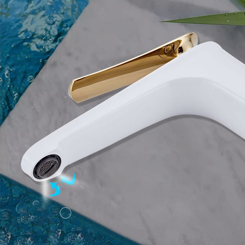 Kalsten | Luxury 1 Handle Sink Bathroom Faucet Round Brass Sink Faucet with Water Hose