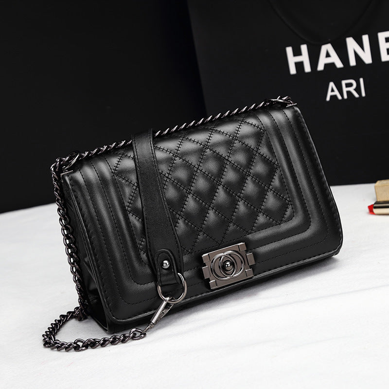 Elegant Quilted Crossbody Handbag