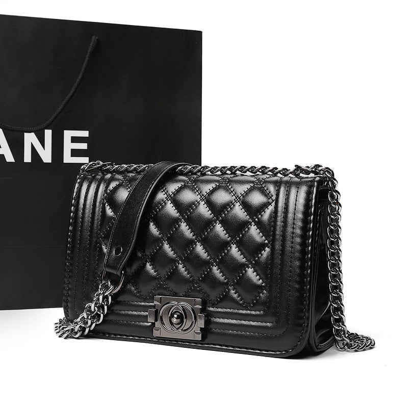 Elegant Quilted Crossbody Handbag