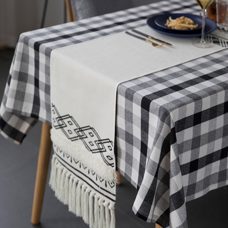 Water-repellent rectangular tablecloth in classic Vichy check made of cotton-linen