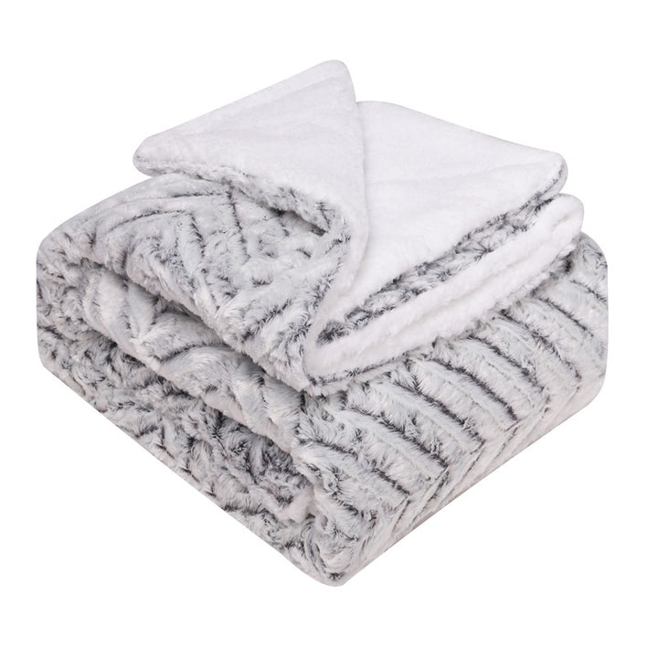 Women's luxurious cuddly blanket made of soft microfiber fabric Kalsten