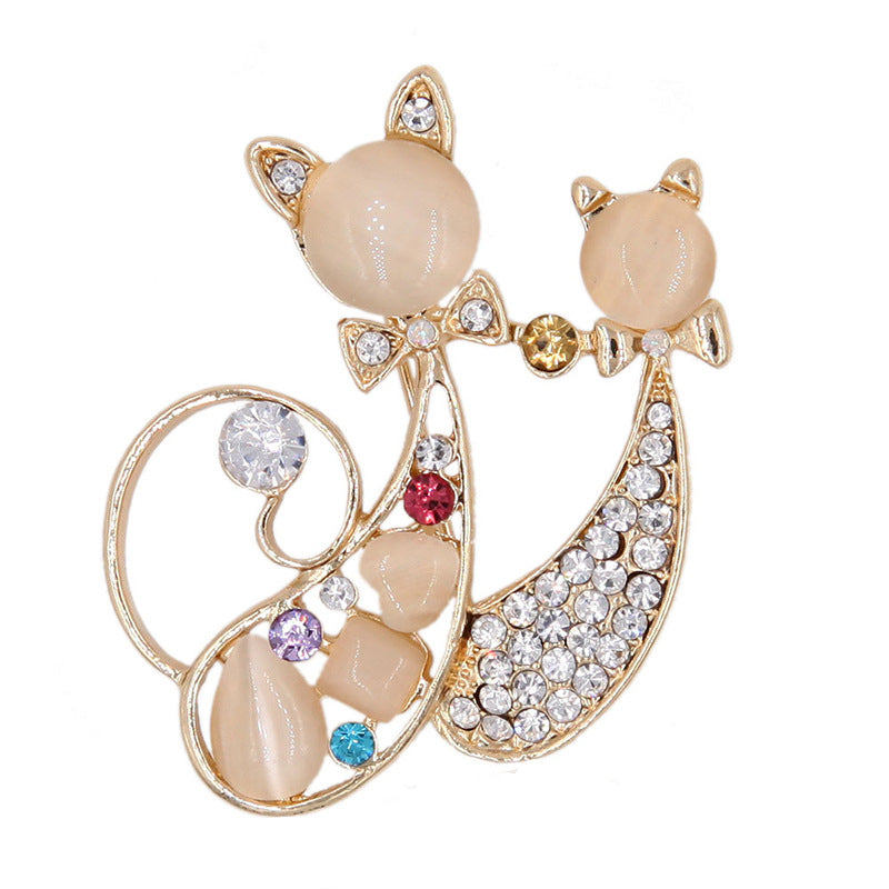Elegant Cat-Inspired Brooch Kalsten