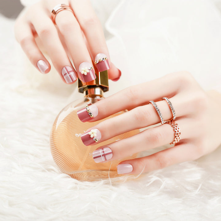 Elegant Decorative Press-On Nail Set