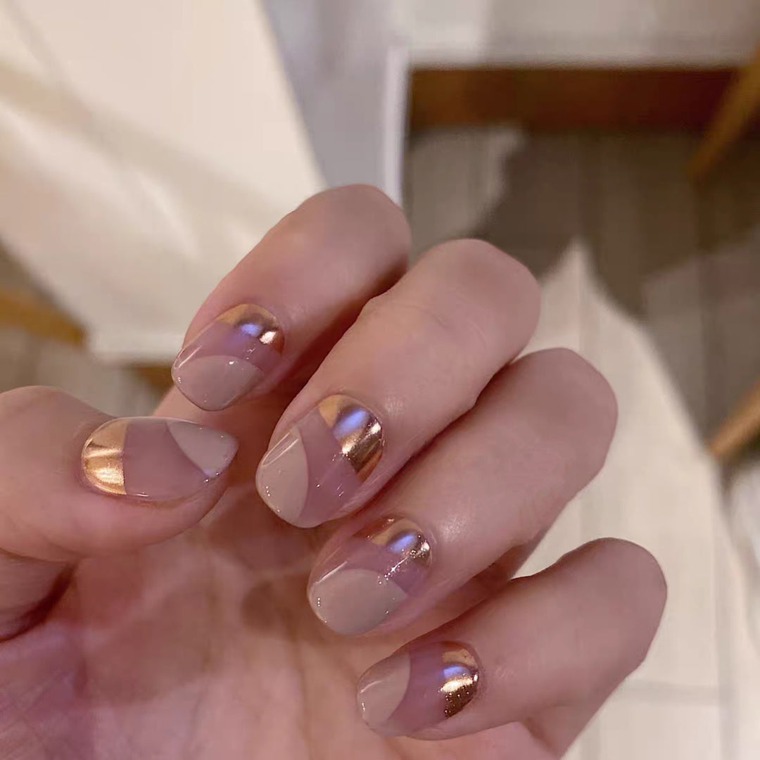 Artificial nails with elegant design and metallic finish Kalsten