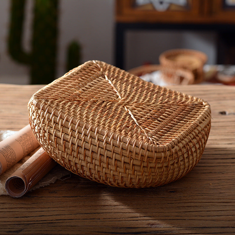 Oval basket made of woven material Kalsten