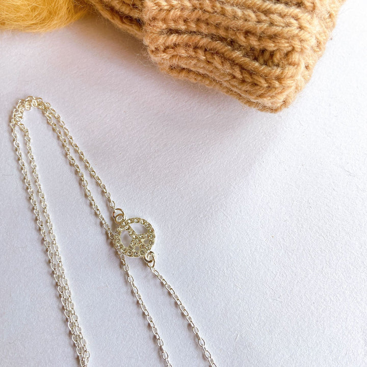 Elegant Necklace with Filigree Pendant Kalsten