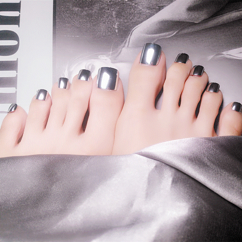 Artful toenails with elegant shine Kalsten