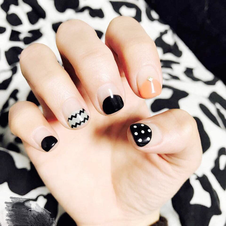 Artistic Design Press-On Nail Set