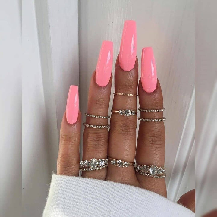 Artificial nail extensions with high gloss finish Kalsten