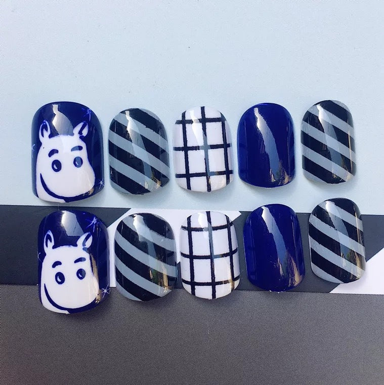 Artistic Press-On Nail Set with Unique Patterns