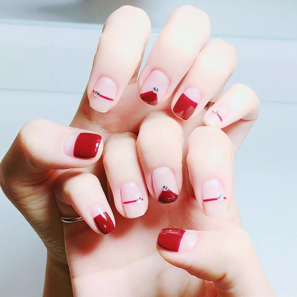 Decorative Press-On Nail Art Set