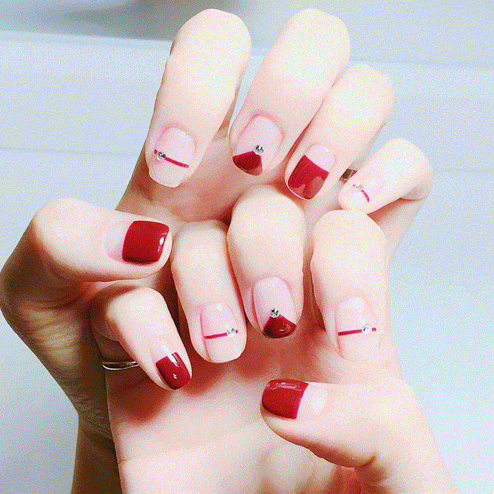 Decorative Press-On Nail Art Set
