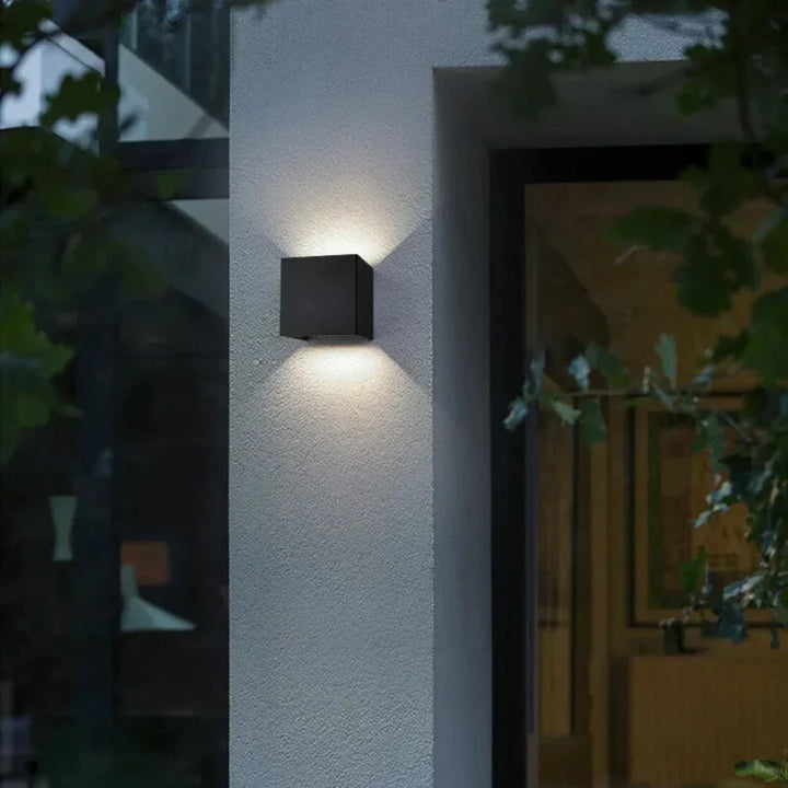 Kalsten | Modern Black Aluminium Wall Light