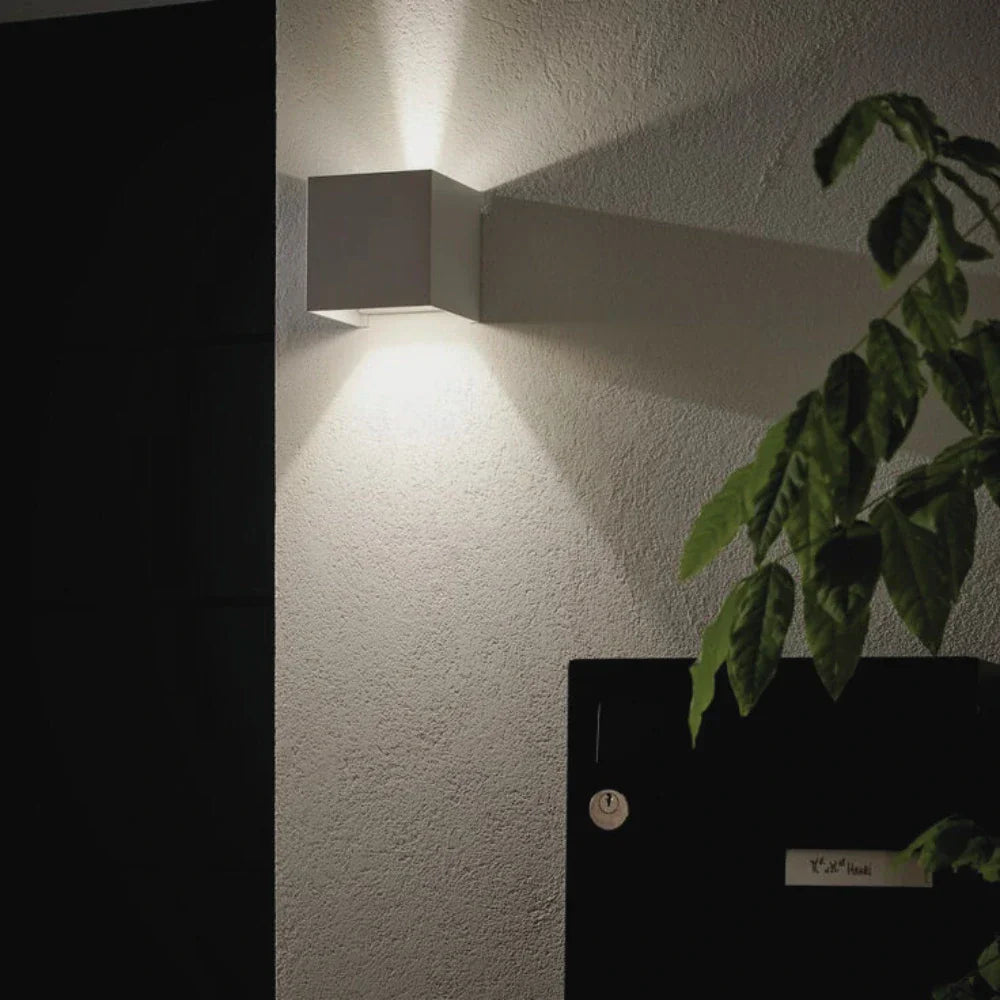 Modern Black Aluminum Wall Lamp Kalsten