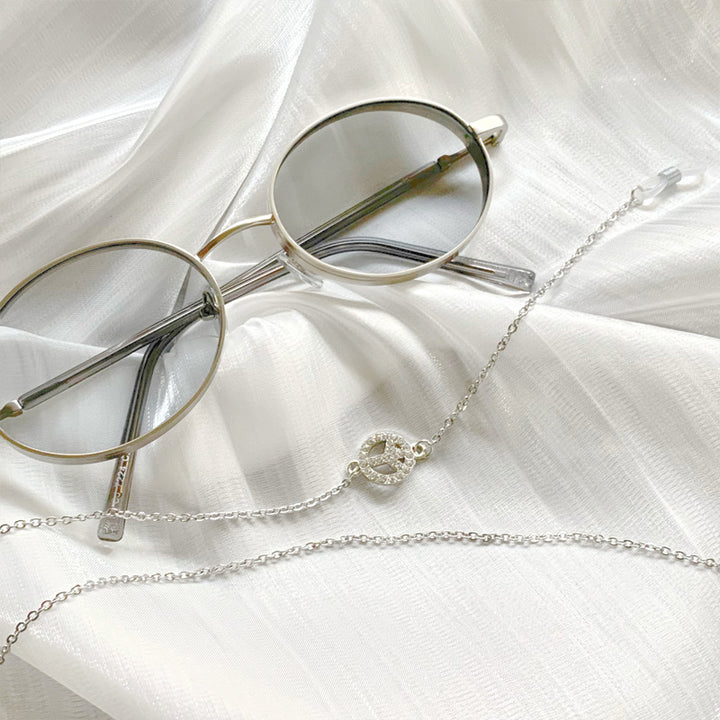 Elegant Necklace with Filigree Pendant Kalsten