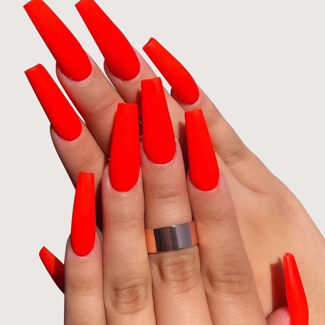 Glamorous artificial nails with high-gloss finish Kalsten