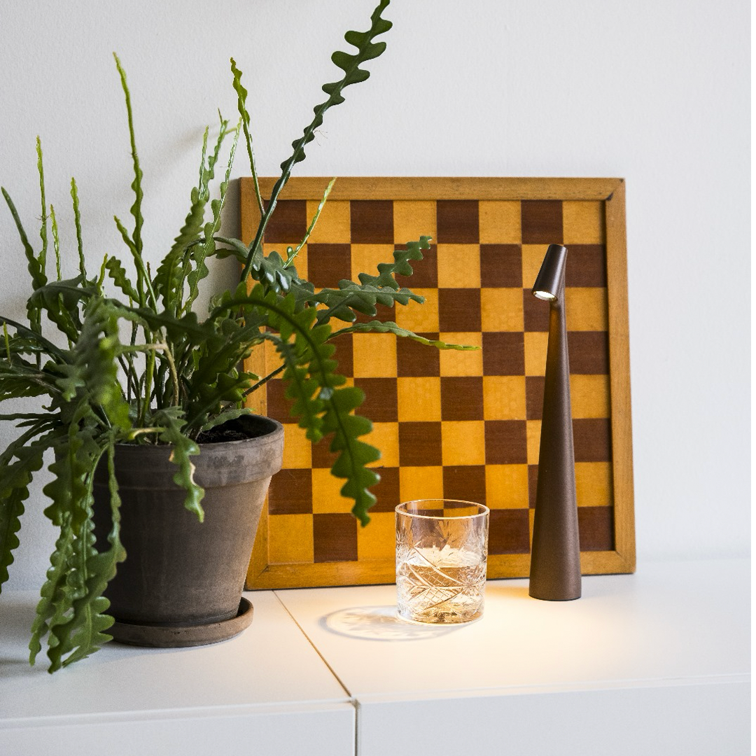 Modern Red Metal LED Table Lamp Kalsten