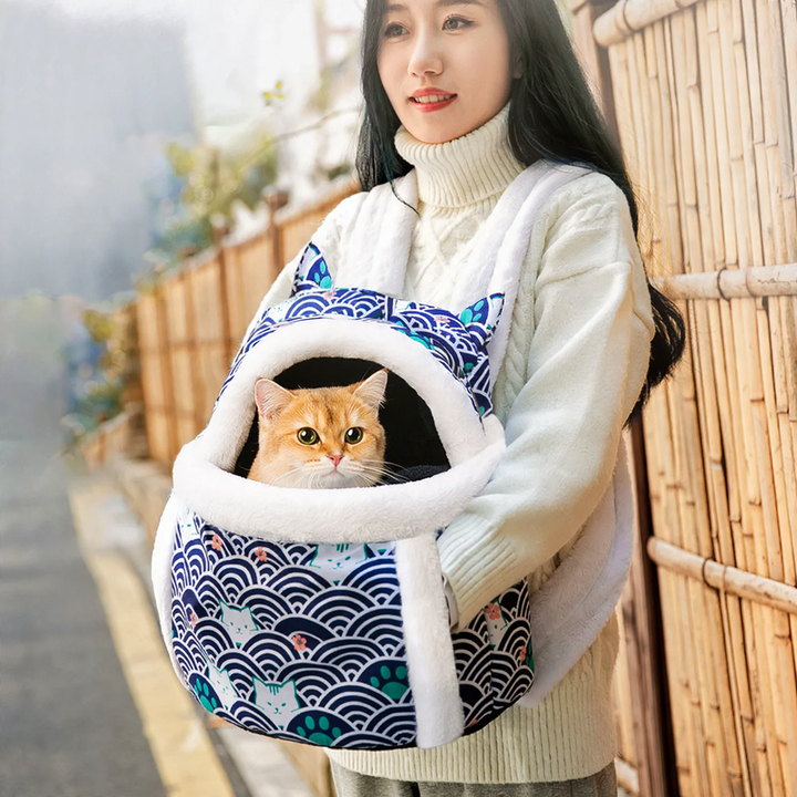 Double-shoulder backpack with animal motif for pets