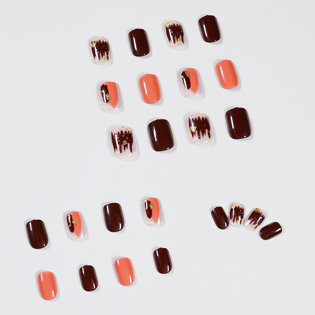Artificial Nail Art with Gold Decorations Kalsten