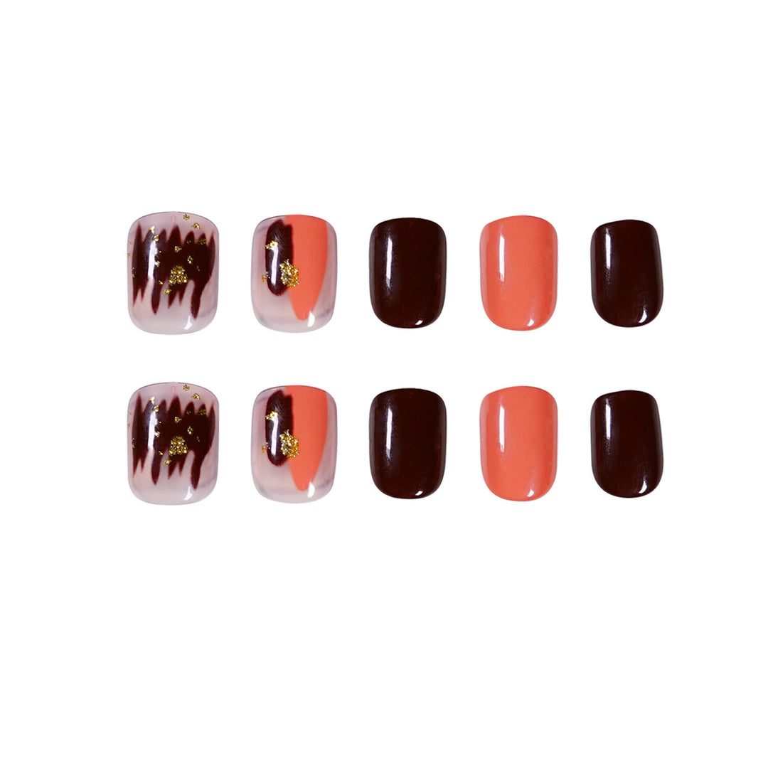 Artificial Nail Art with Gold Decorations Kalsten