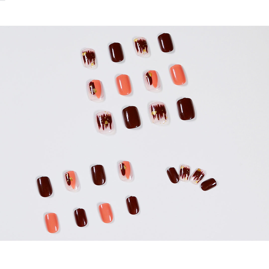 Artificial Nail Art with Gold Decorations Kalsten