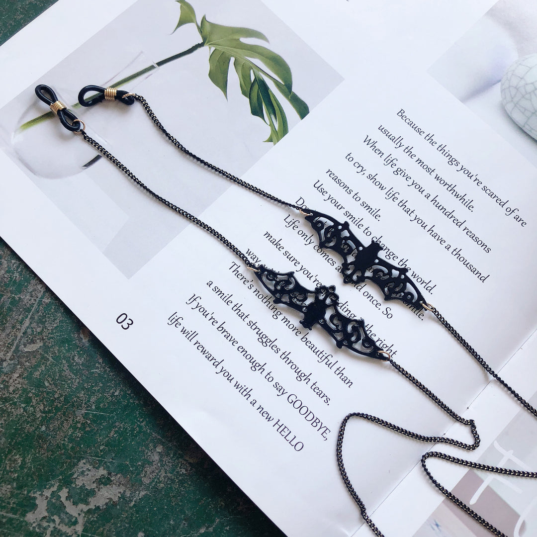 Playful Charm Eyewear Chain Kalsten