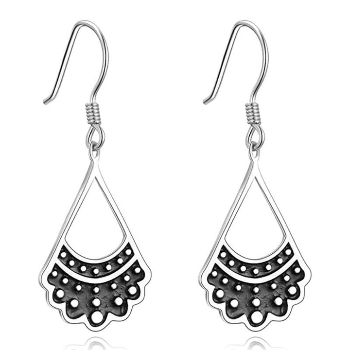 Elegant Gold and Black Fan-Shaped Earrings Kalsten