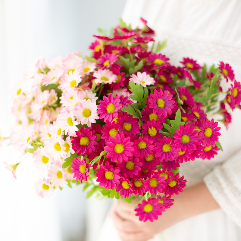 Lifelike Daisy Floral Stem