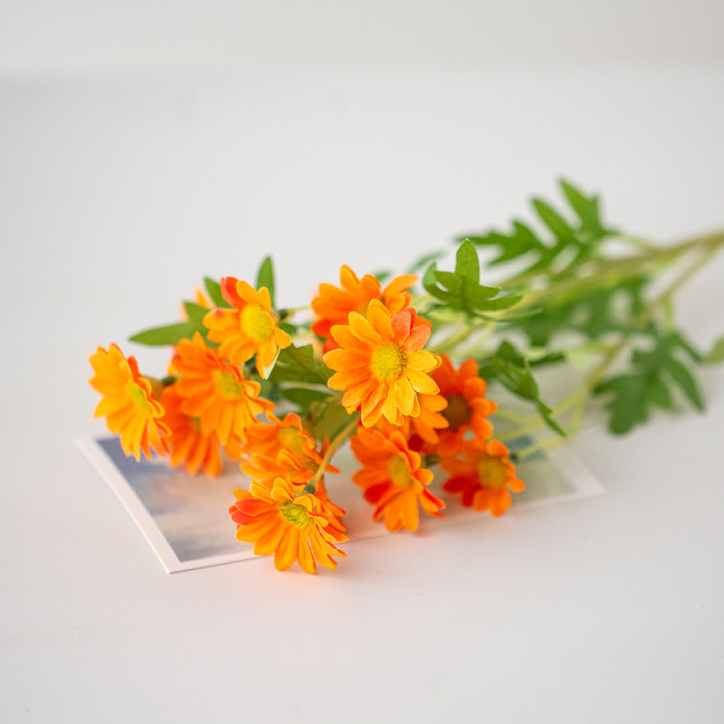 Lifelike Daisy Floral Stem