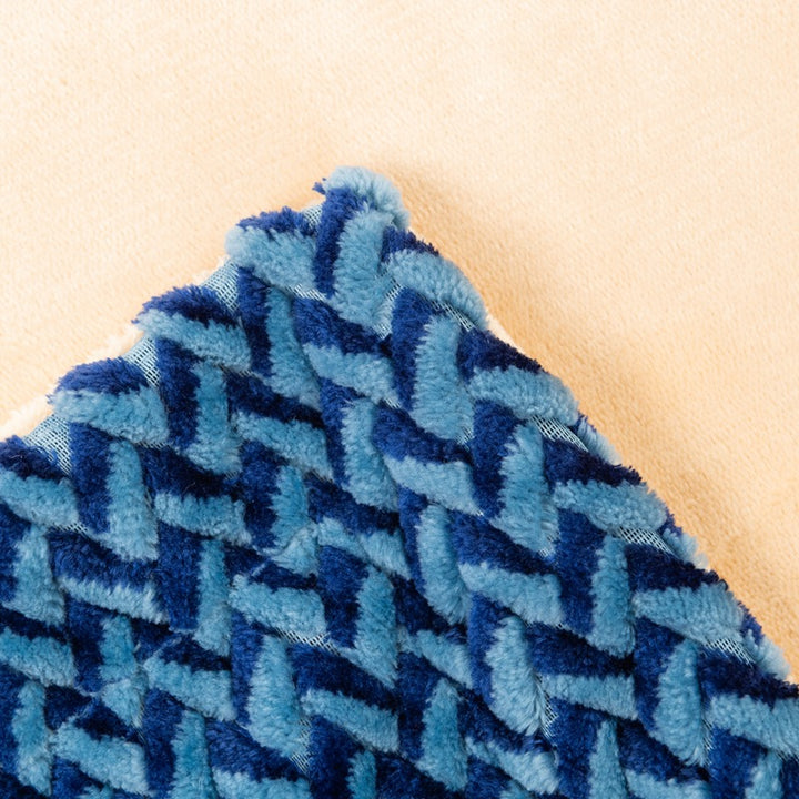 Women's cuddly blanket with elegant cable pattern Kalsten